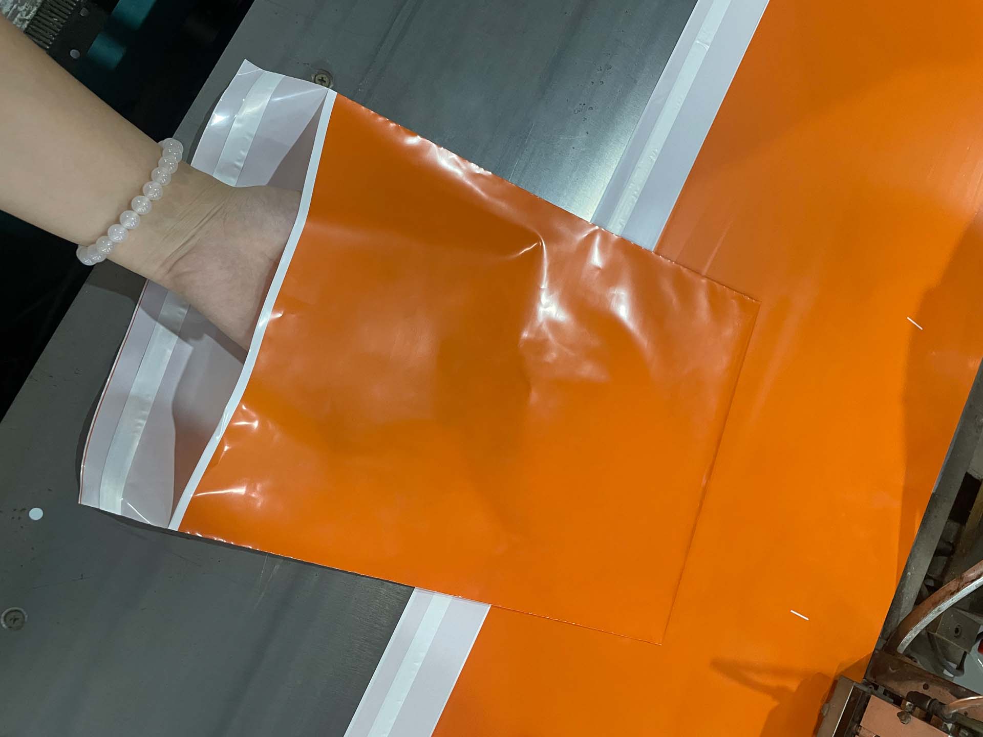 打算定制批发塑料自封袋？这些挑选靠谱工厂的注意事项要提前了解
