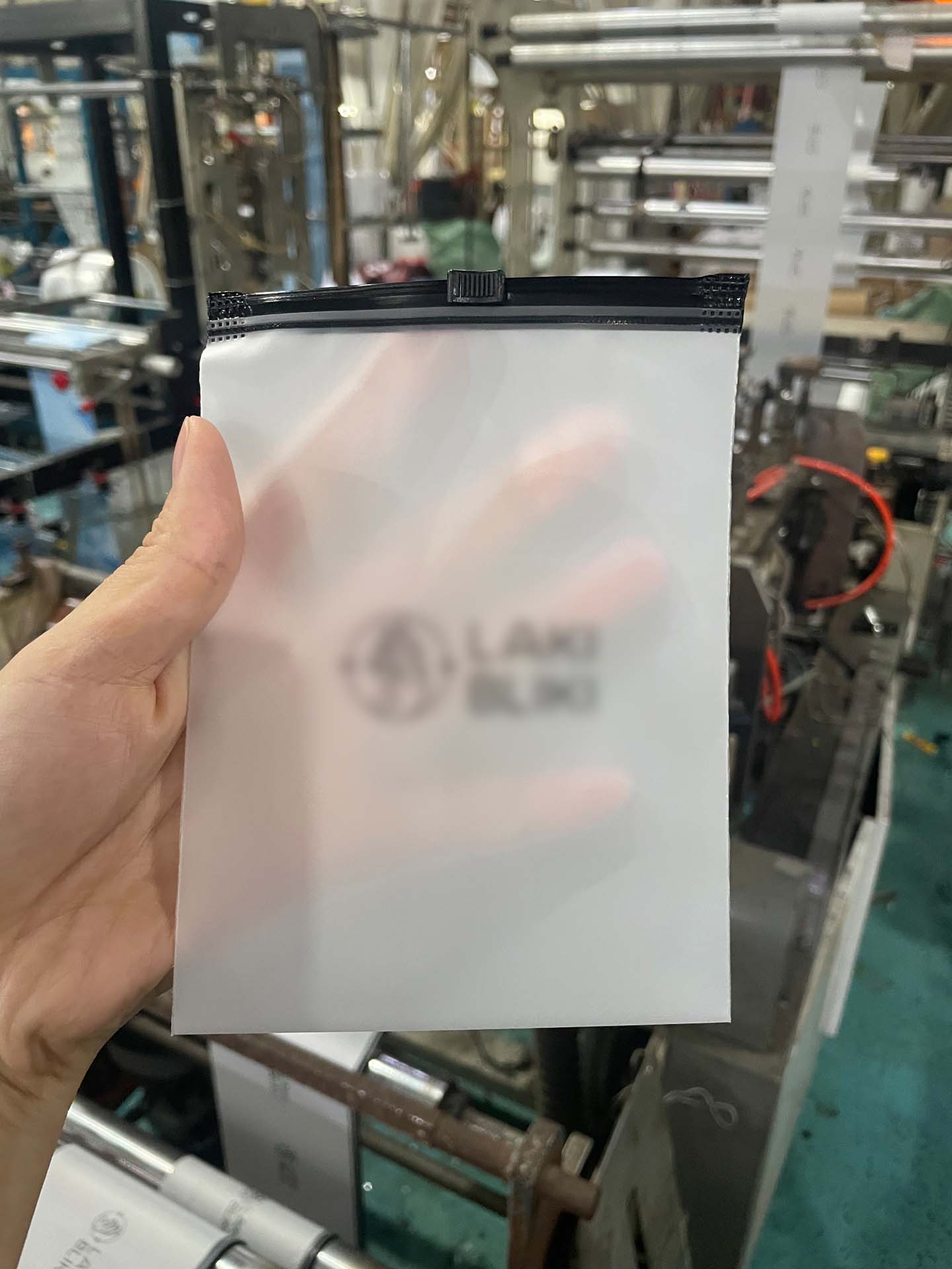 密封拉链袋工厂内部揭秘：日常选购这类袋子要避开这几个常见坑